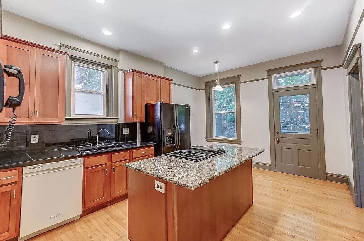 Foto principal - 2364 Victor St