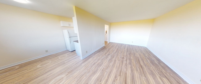 Building Photo - 1BD +1BATH Located in the heart of Etobicoke