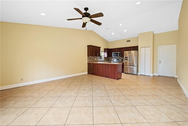 Foto del edificio - 4950 NW 83rd Ave