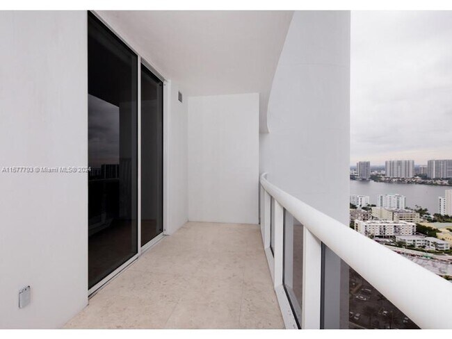 Building Photo - 18101 Collins Ave