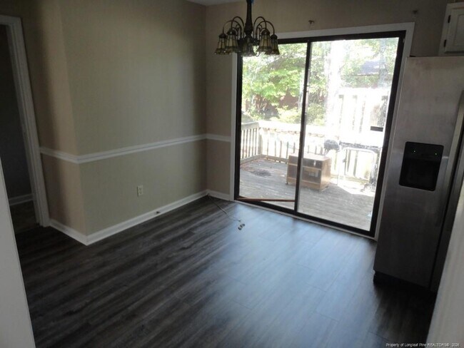 Foto del edificio - 593 Countrytown Dr