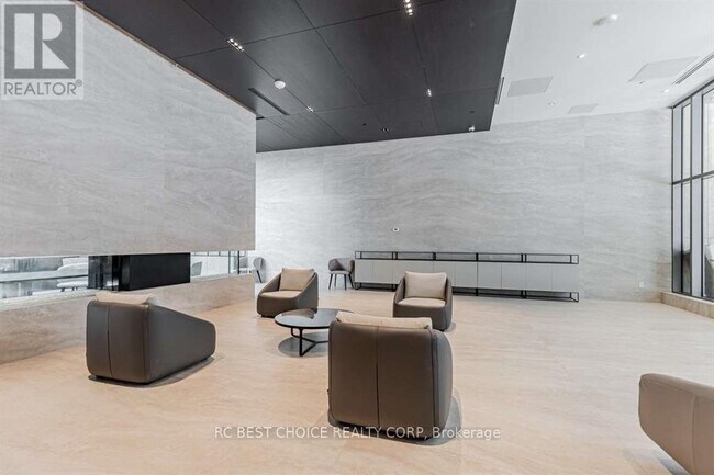 Building Photo - 2221 Yonge St