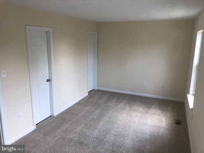 Building Photo - 111 Amethyst Ct