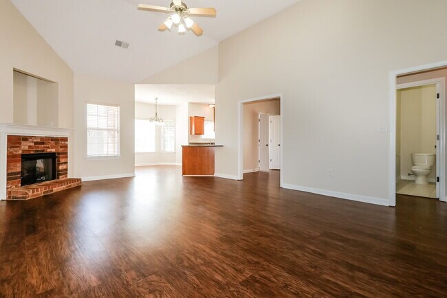 Foto del edificio - 1384 Carlton Ridge Dr