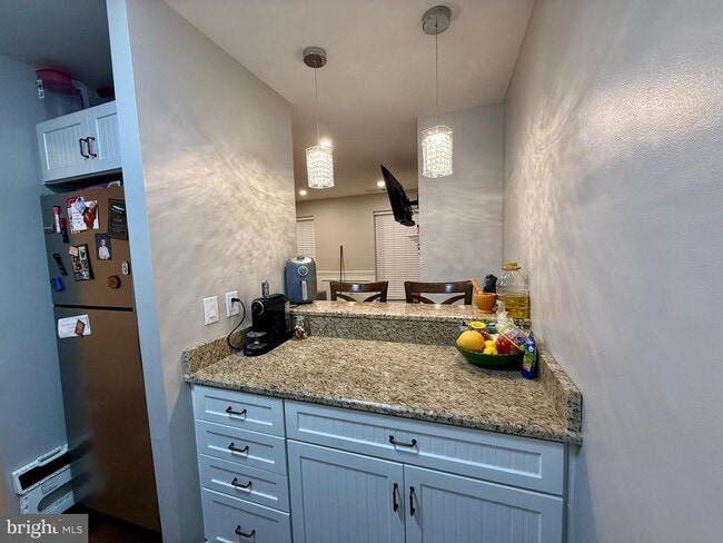 Foto del edificio - 16 Andrew Pl