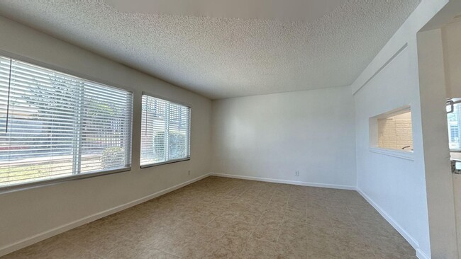 Building Photo - PRICE REDUCTION!! Cozy 1 Bedroom, 1 Bathro...