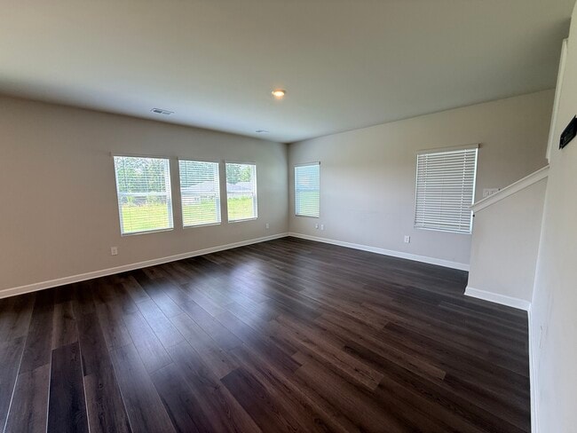 Building Photo - 124 Lavinia Cir