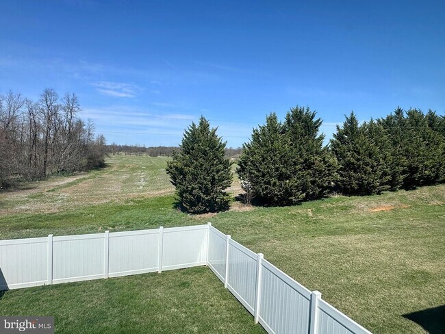 Foto del edificio - 576 Thumper Dr