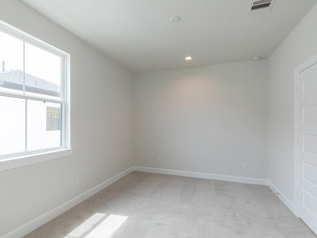 Building Photo - 2808 Grand Fountains Dr