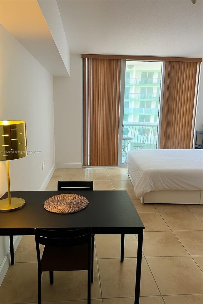 Foto del edificio - 1750 N Bayshore Dr