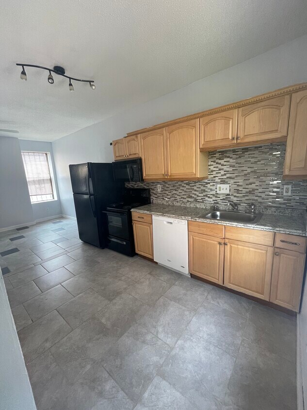 Kitchen - 39 Wethersfield Ave