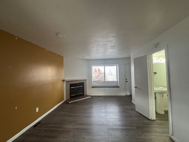 Foto del edificio - COZY 3BD/2.5BA TOWNHOME near Military Bases - Security Deposit Alternative Available