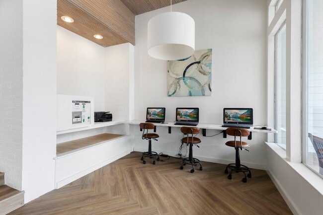 Business Center - Mia LXMI Westchase West