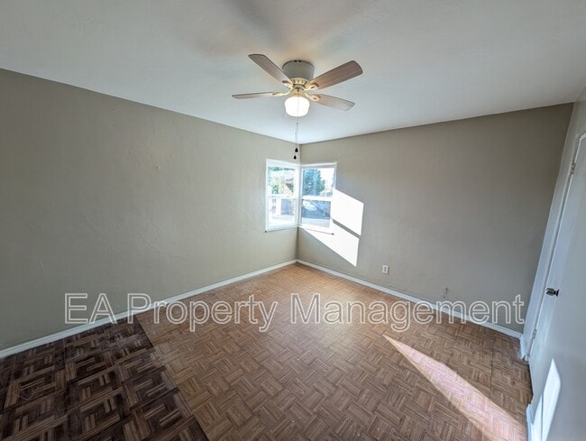 Building Photo - 542 Alvarado Dr SE