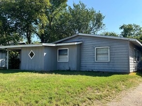 Building Photo - 2906 Birch Park Dr