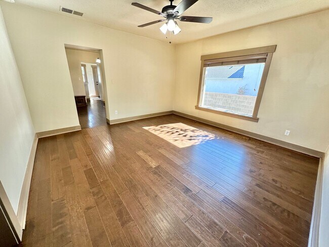 Foto del edificio - Charming 3 Bedroom Home! Price Reduced!