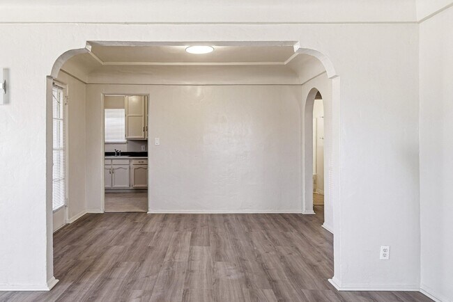 Foto del edificio - Coming Soon - Renovated Hyde Park Gem Near SoFi, LAX & Metro K Line