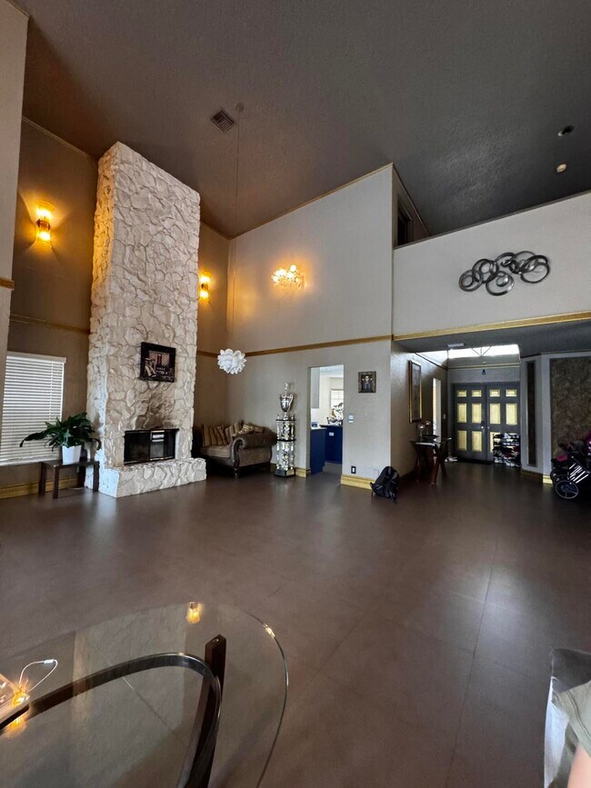 Building Photo - 10302 Buena Ventura Dr