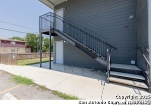 Foto del edificio - 8111 Landing Ave