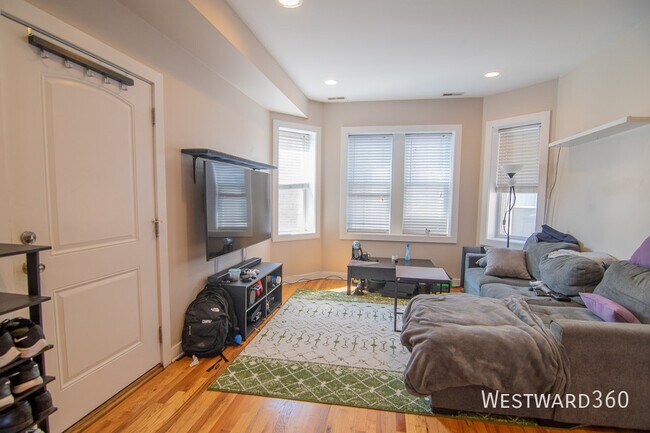 Foto del edificio - 1430 N Maplewood Ave