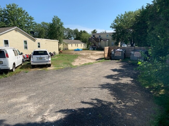 Building Photo - 513 Blackburn Ave
