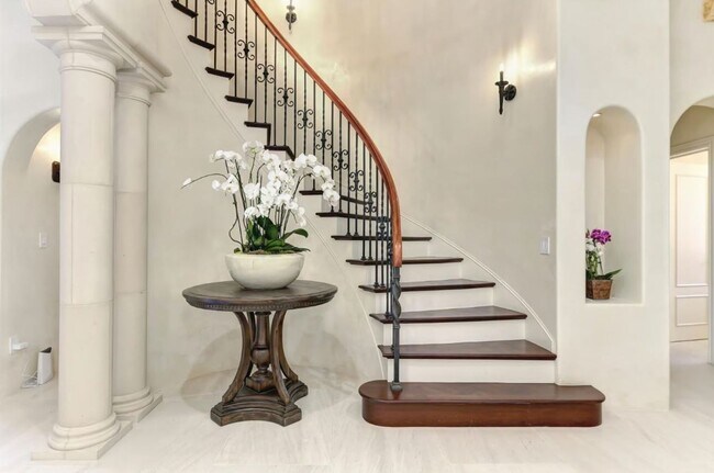 Building Photo - Luxurious Bellagio-Inspired Sacramento Man...