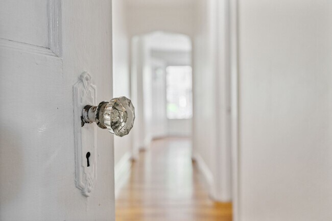 Foto del edificio - Charming 1 Bedroom, 1 Bathroom Duplex in O...