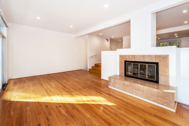 Foto del edificio - Spacious 3BD/2.5BA Mesa Townhome! (Walking...