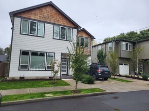 Building Photo - 7114 NE 8th Ave
