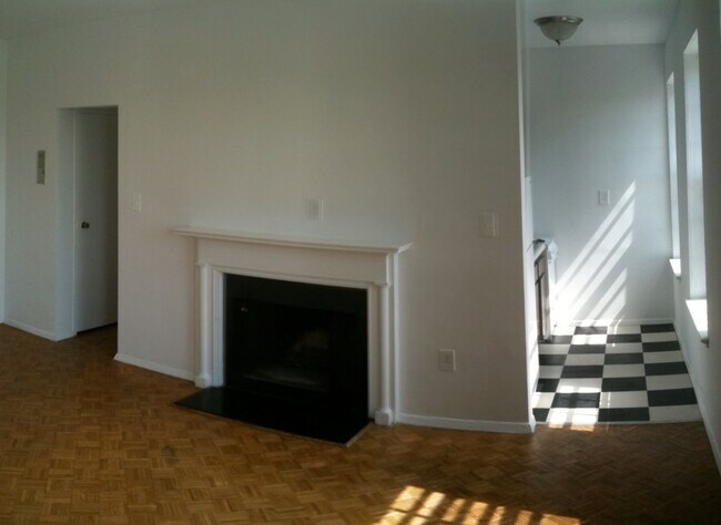 Building Photo - 121 12th St SE