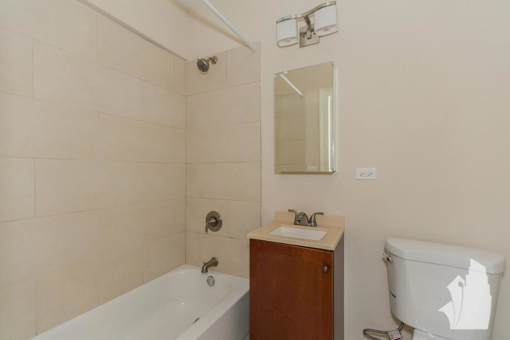 Primary Photo - 2 bedroom in Chicago IL 60625