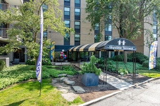 Building Photo - Skyview Terrace (in-unit washer/dryer)