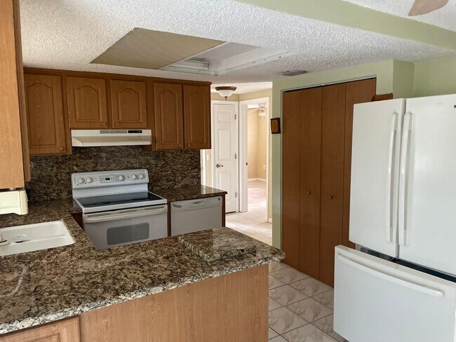 Building Photo - 9025 Pegasus Ave