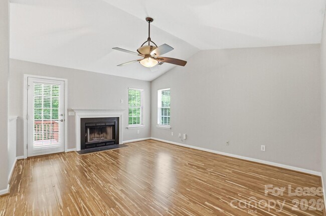 Foto del edificio - 2830 Black Walnut Ln