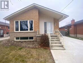 Building Photo - 227 Fernwood Crescent