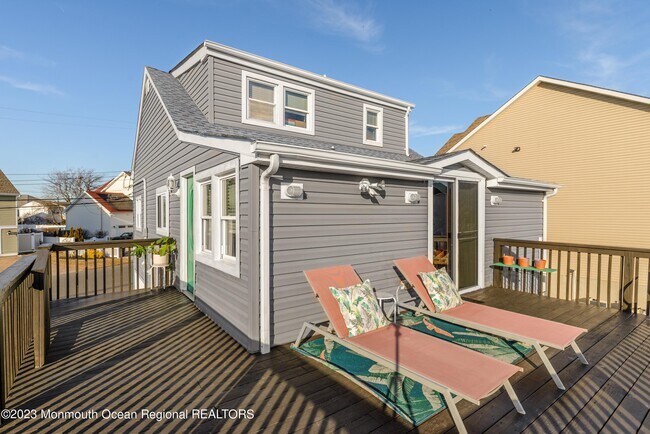 Building Photo - 3125 Oceanic Dr