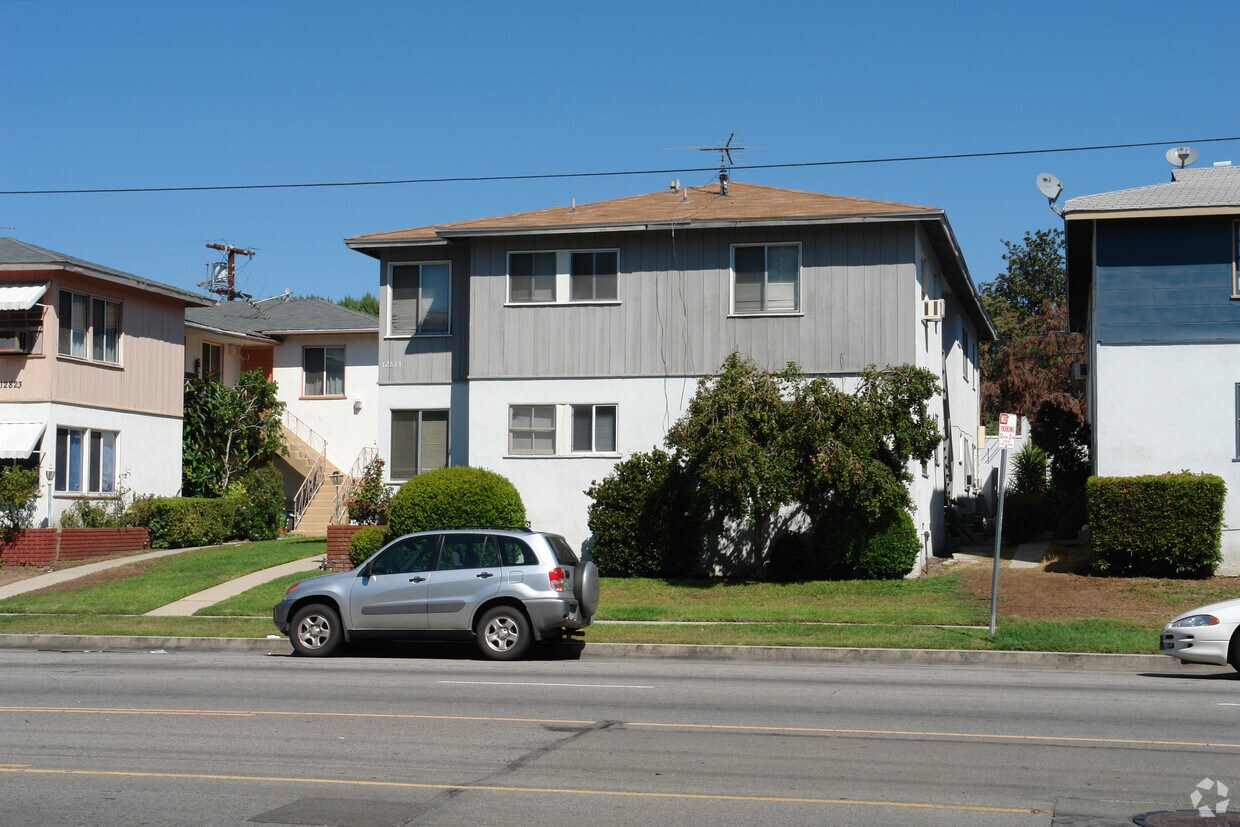 Foto del edificio - 12817 Burbank Blvd