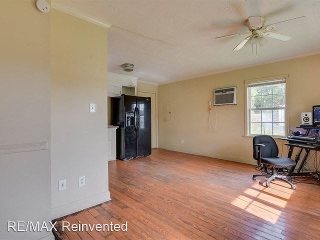 Building Photo - 1829 1/2 Wilkinson Cir