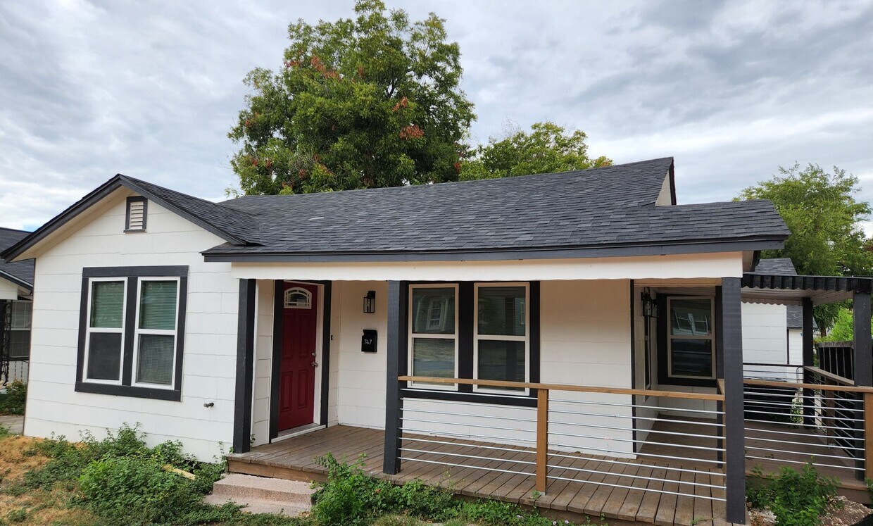 MODERN DECORATED HOUSE | 4 BEDROOM | 2 BATH | COVERED PATIO | CASITA WITH KITCHEN, BATH & LAUNDRY - MODERN DECORATED HOUSE | 4 BEDROOM | 2 BATH | COVERED PATIO | CASITA WITH KITCHEN, BATH & LAUNDRY