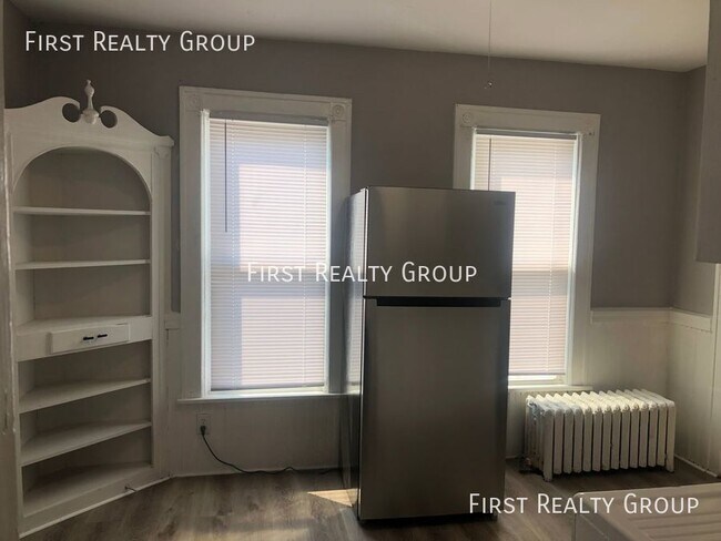 Building Photo - 2 Bedroom, 1 Bath Apartment for Rent Piqua...