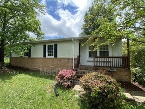 Building Photo - 905 Kilarney Dr
