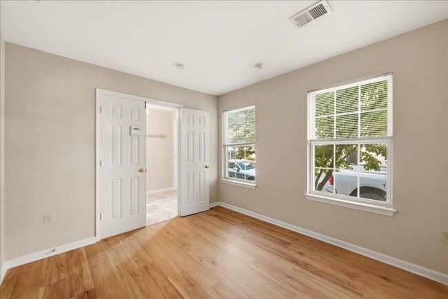 Building Photo - 46030 Bayswater Terrace