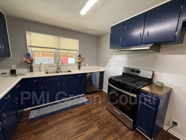 Foto del edificio - 9108 E Marshall St