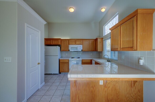 Building Photo - Celeste