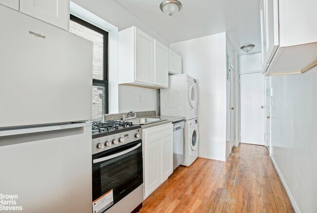Building Photo - 359 W 45th St