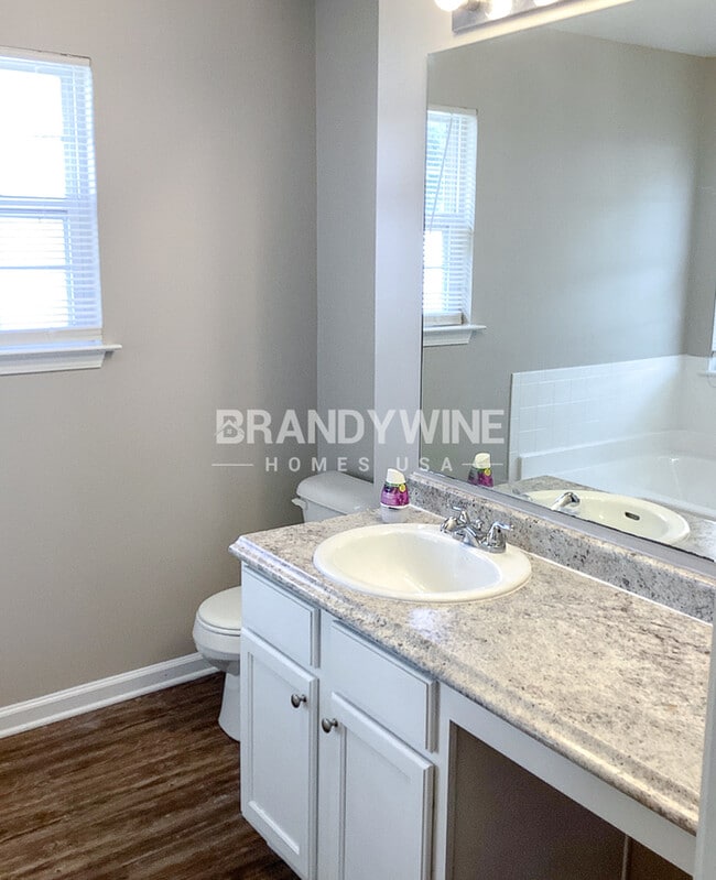 Building Photo - AVAILABLE NOW!!! - 1/2 MONTH FREE!!