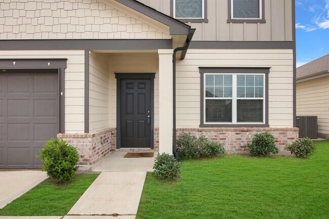Building Photo - 2068 Spindletree Ln