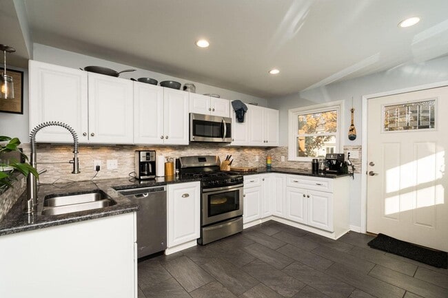 Building Photo - 6434 N Willow Glen Ln