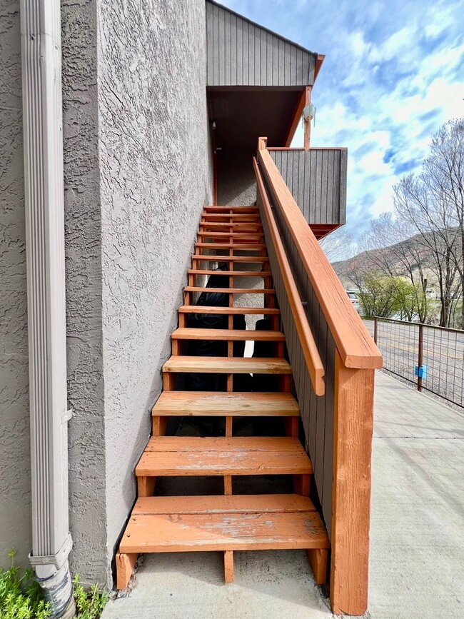 Building Photo - Condo on the River in Glenwood Springs for...