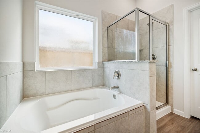 Foto del edificio - 5 br, 3 bath House - 12930 River Run